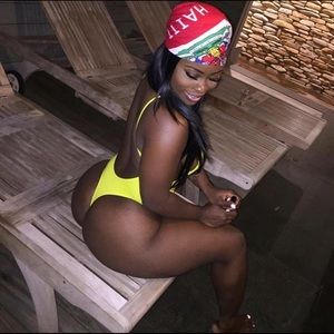 Meet your Posher, Evana